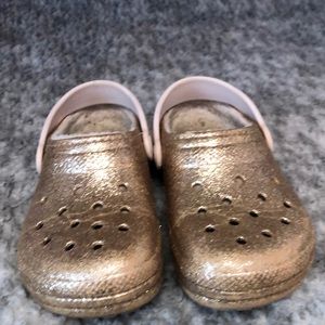 Girls crocs